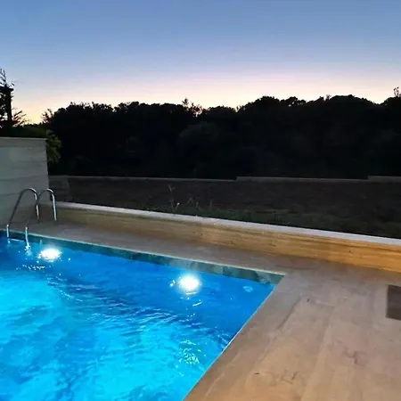 Leonarda Waterfront Residences شقة Kožino