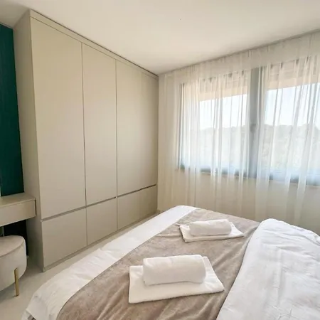 Leonarda Waterfront Residences Kožino