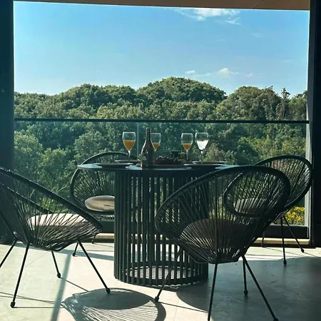 Leonarda Waterfront Residences شقة Kožino