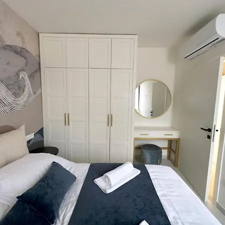 Leonarda Waterfront Residences شقة