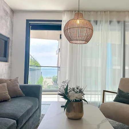 Leonarda Waterfront Residences شقة Kožino