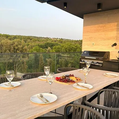 Leonarda Waterfront Residences شقة Kožino