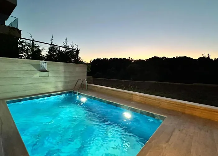 Leonarda Waterfront Residences Kozino