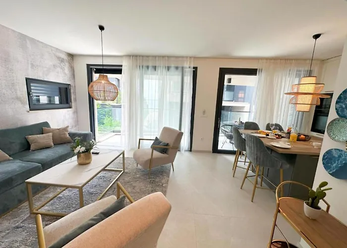 Leonarda Waterfront Residences Kozino