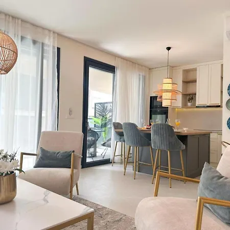 Leonarda Waterfront Residences Apartman *