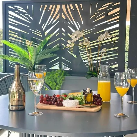 Leonarda Waterfront Residences * Kožino