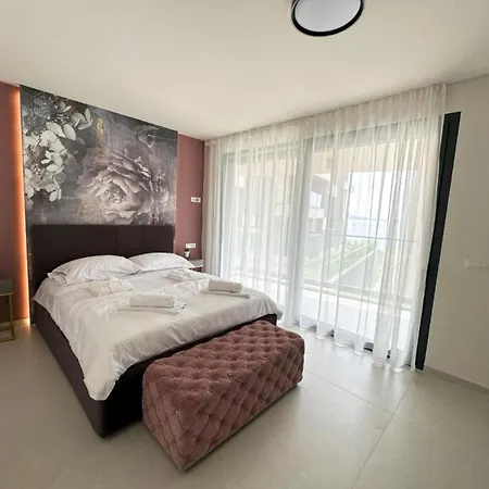 Leonarda Waterfront Residences Apartman *