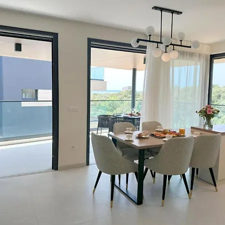 Leonarda Waterfront Residences Kožino