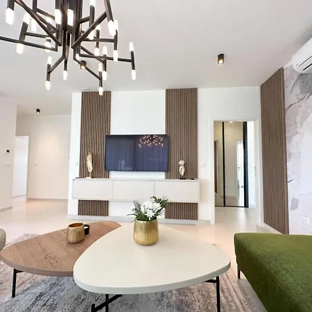 Apartment Leonarda Waterfront Residences Kozino