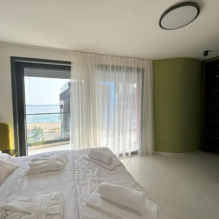 Leonarda Waterfront Residences Apartman