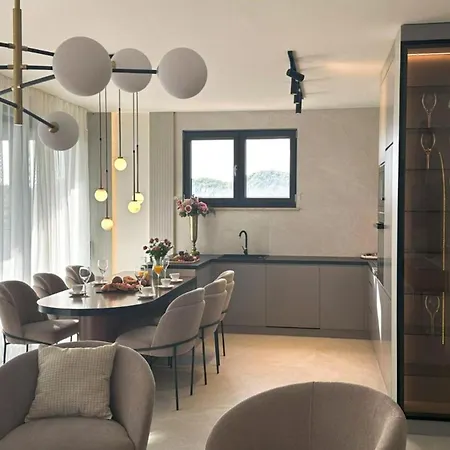 Leonarda Waterfront Residences Apartament *