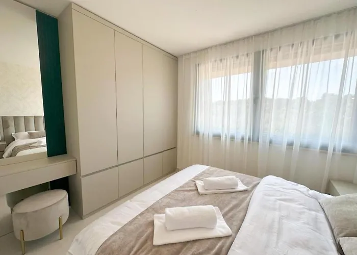 Leonarda Waterfront Residences Kožino