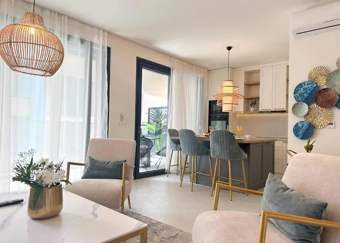 Leonarda Waterfront Residences Apartament *