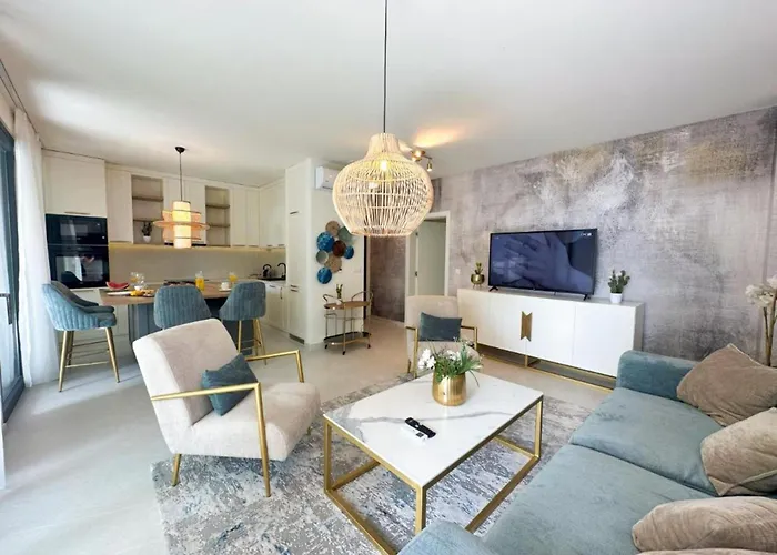 Leonarda Waterfront Residences Apartament *