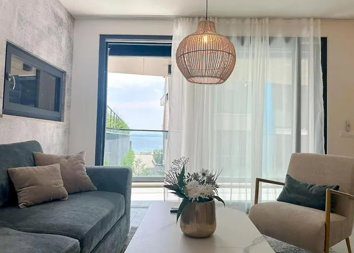 Leonarda Waterfront Residences Apartament Kožino