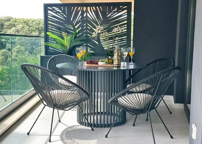 Leonarda Waterfront Residences