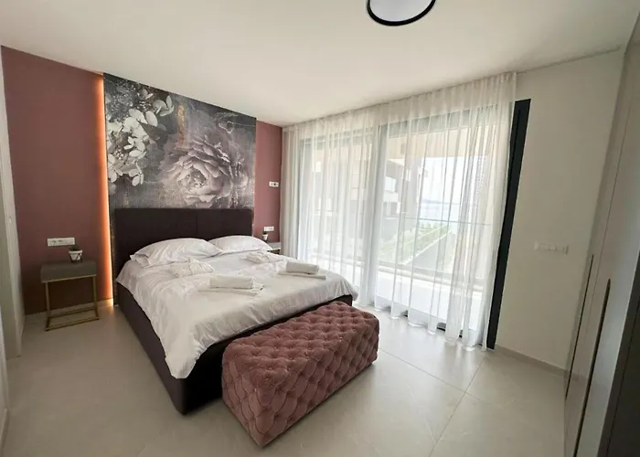 Leonarda Waterfront Residences Apartament *