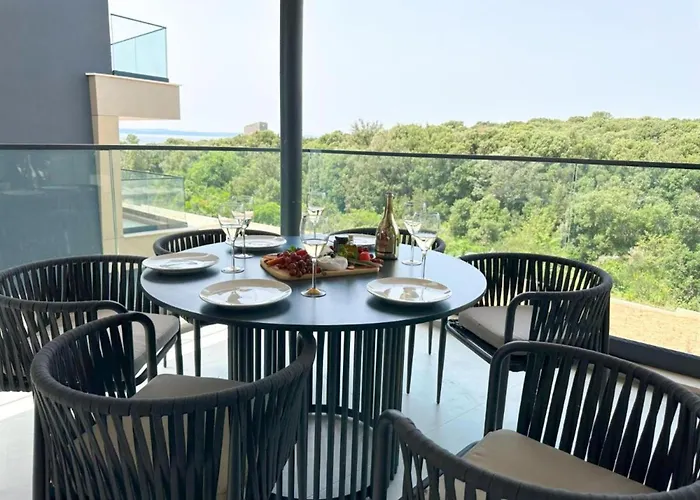 Leonarda Waterfront Residences Apartament Kožino