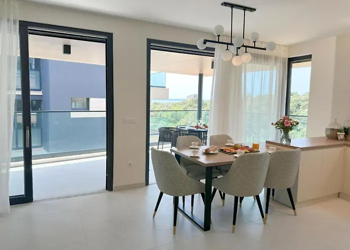 Leonarda Waterfront Residences Kožino