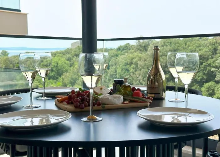 Leonarda Waterfront Residences * Kožino