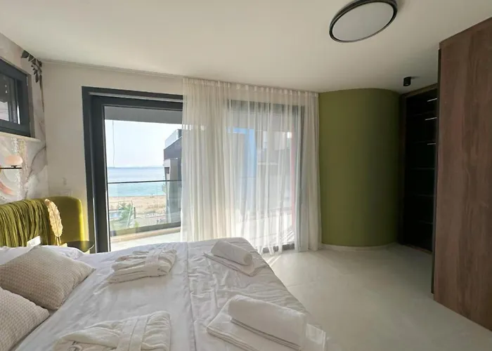 Leonarda Waterfront Residences Apartament